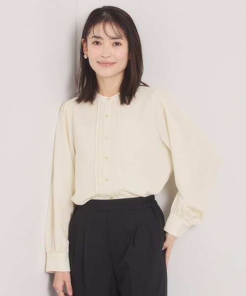 ITS'DEMO(イッツデモ)の「【入卒/手洗い可】フロントピンタックブラウス(シャツ/ブラウス・レディース・チャコールグレー/アイボリー/ナチュラル・00)」の1枚目の写真