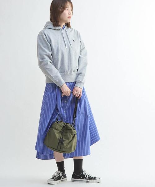 CONVERSE TOKYO(コンバーストウキョウ)の「WAVE LOGO HOODIE(パーカー・レディース・ブラック/グレー/ブルー・FREE)」の4枚目の写真