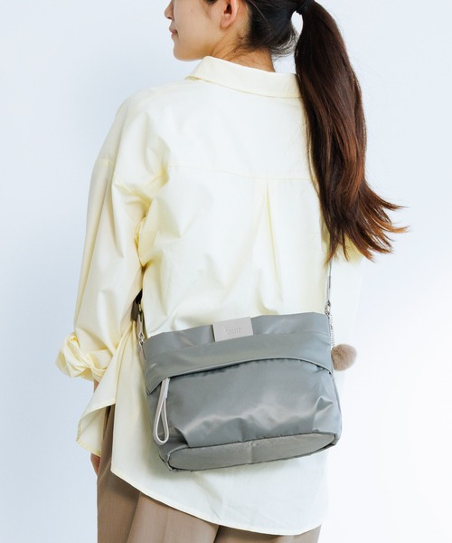 Kanana project(カナナプロジェクト)の「ショルダーバッグ PJ16-2nd 3L 横型 20141(ショルダーバッグ・レディース・グレイッシュベージュ・FREE)」の1枚目の写真