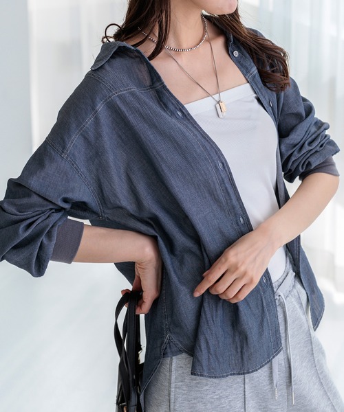 BELLUNA PLUS(ベルーナ)の「柔らかシアーデニムシャツ(シャツ/ブラウス・レディース・サックスブルー/ブルー・LARGE/MEDIUM/X-LARGE)」の2枚目の写真