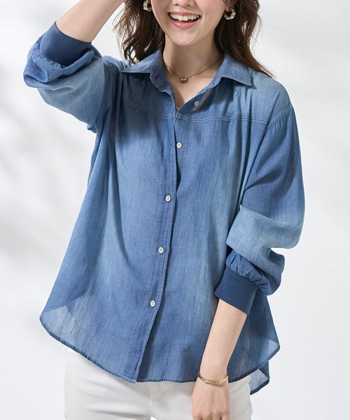 BELLUNA PLUS(ベルーナ)の「柔らかシアーデニムシャツ(シャツ/ブラウス・レディース・サックスブルー/ブルー・LARGE/MEDIUM/X-LARGE)」の4枚目の写真