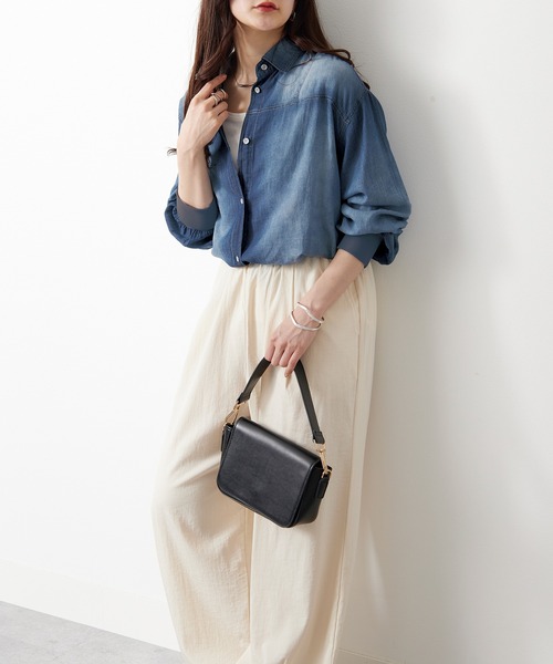 BELLUNA PLUS(ベルーナ)の「柔らかシアーデニムシャツ(シャツ/ブラウス・レディース・サックスブルー/ブルー・LARGE/MEDIUM/X-LARGE)」の5枚目の写真