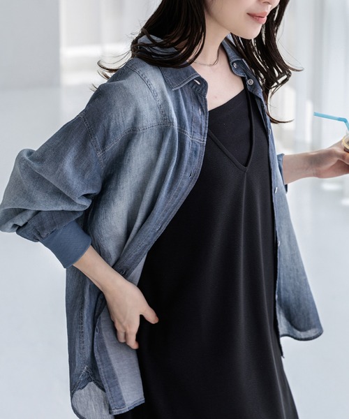 BELLUNA PLUS(ベルーナ)の「柔らかシアーデニムシャツ(シャツ/ブラウス・レディース・サックスブルー/ブルー・LARGE/MEDIUM/X-LARGE)」の17枚目の写真