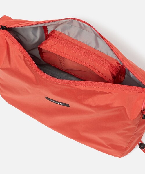 AIGLE（エーグル）の「撥水 ライト＆コンパクト ショルダーバッグ 10L（ショルダーバッグ・レディース・オレンジ/ホワイト/ダークネイビー・FREE）」の17枚目の写真