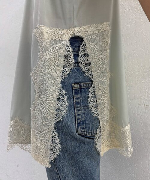 Omekashi(オメカシ)の「スリットレースキャミソール(キャミソール・レディース・ライトグレー/オフホワイト/ブラック/ベージュ・FREE)」の16枚目の写真