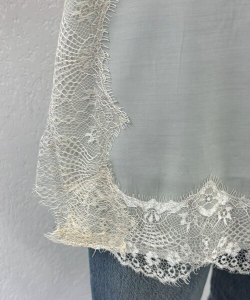 Omekashi(オメカシ)の「スリットレースキャミソール(キャミソール・レディース・ライトグレー/オフホワイト/ブラック/ベージュ・FREE)」の17枚目の写真