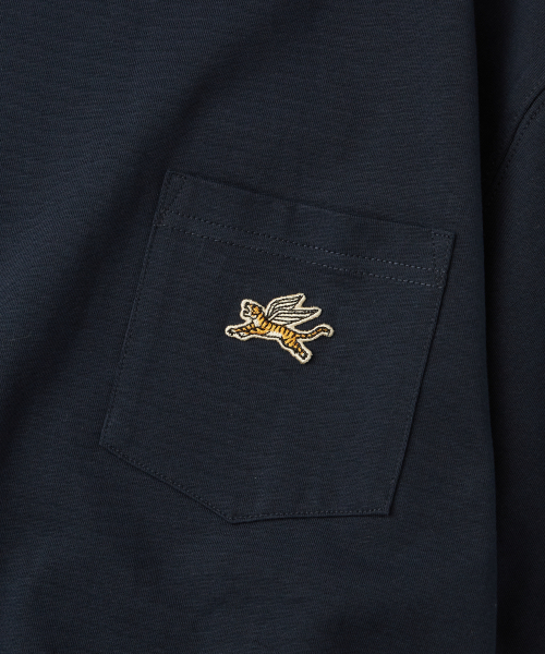 OUTSTANDING(アウトスタンディング)の「MIGHTY TIGER LOGO POCKET TEE_NAVY(Tシャツ/カットソー・レディース・その他・SMALL/MEDIUM/LARGE)」の4枚目の写真