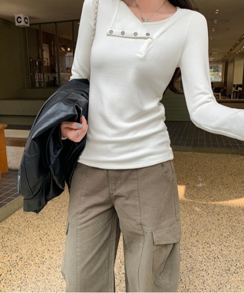 Vipoa（ヴィポア）の「button layered tee（Tシャツ/カットソー・レディース・グレー/ブラック/ホワイト・FREE）」の5枚目の写真