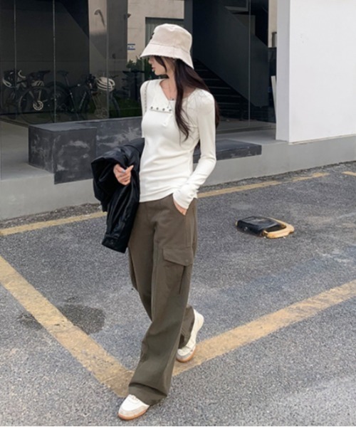 Vipoa（ヴィポア）の「button layered tee（Tシャツ/カットソー・レディース・グレー/ブラック/ホワイト・FREE）」の6枚目の写真