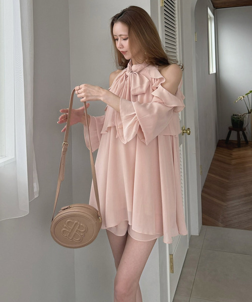 ROYAL PARTY（ロイヤルパーティー）の「【ONLINE限定カラーあり】リボン付コールドショルダーブラウスセットアップ（シャツ/ブラウス・レディース・その他/ブラック/オフホワイト/ピンク・FREE）」の3枚目の写真