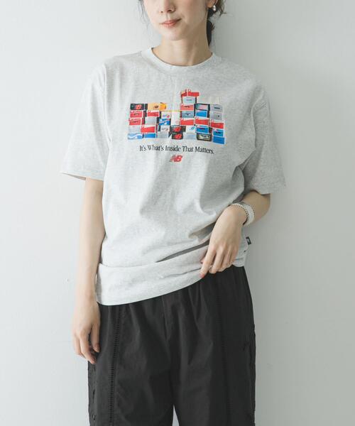 NEW BALANCE（ニューバランス）の「NEW BALANCE　ボックスTシャツ（Tシャツ/カットソー・レディース・ライトグレー/ブラック・SMALL）」の2枚目の写真