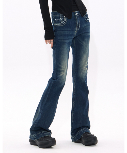 MOAA(モア)の「Contrast Stitch Flare Denim (DEEP BLUE JEAN)(デニムパンツ・レディース・その他・SMALL/MEDIUM)」の1枚目の写真