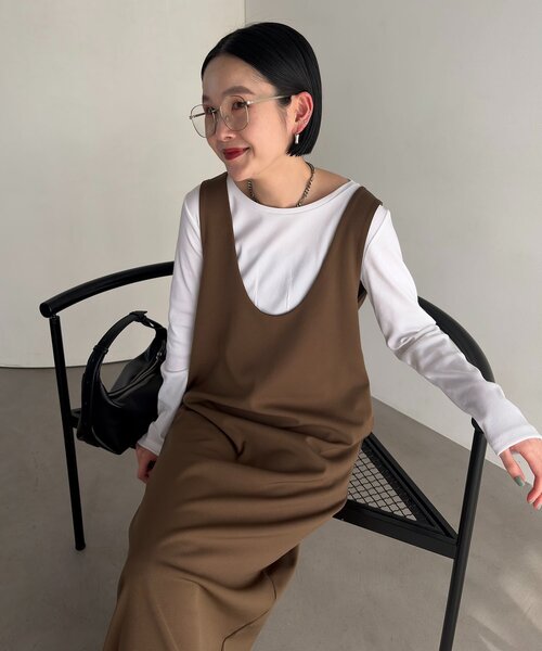 CAPRICIEUX LE'MAGE(カプリシューレマージュ)の「【tani企画】UネックIラインワンピース(ワンピース・レディース・ブラウン/ブラック・PS/FREE)」の1枚目の写真
