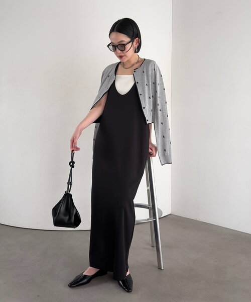 CAPRICIEUX LE'MAGE(カプリシューレマージュ)の「【tani企画】UネックIラインワンピース(ワンピース・レディース・ブラウン/ブラック・PS/FREE)」の2枚目の写真