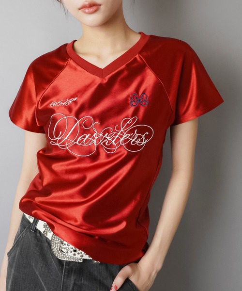 SPINNS（スピンズ）の「視線を奪うスポーティー艶感。ナンバリングタイトT（Tシャツ/カットソー・レディース・ブラック/ネイビー/レッド/ピンク・ONESIZE）」の4枚目の写真