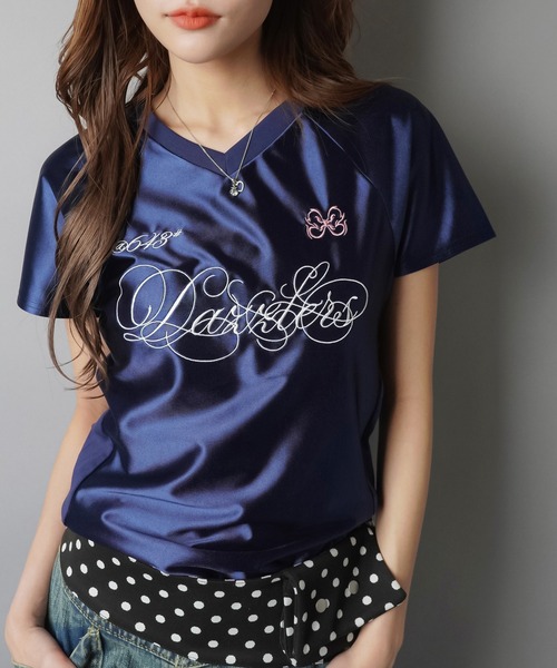 SPINNS（スピンズ）の「視線を奪うスポーティー艶感。ナンバリングタイトT（Tシャツ/カットソー・レディース・ブラック/ネイビー/レッド/ピンク・ONESIZE）」の6枚目の写真