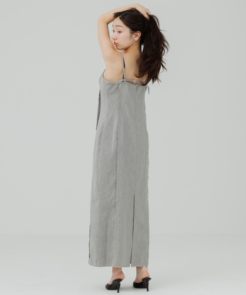 SENEE(セニー)の「fringe line belt cami one-piece(フリンジラインベルトキャミワンピース)(ワンピース・レディース・ブラック/グレイッシュベージュ/アイボリー・MEDIUM/SMALL)」の4枚目の写真
