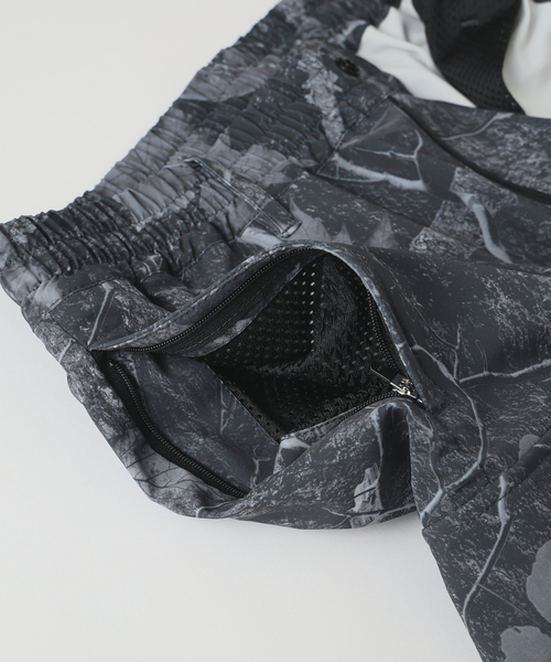 EDIFICE（エディフィス）の「CLUBHAUS / Dynamic Range (クラブハウス) Warm UP ショーツ（その他パンツ・メンズ・ブラック/チャコールグレー・MEDIUM/LARGE）」の14枚目の写真