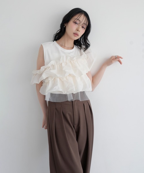 LIAN(リアン)の「マルチウェイフリルデザイントップス(Tシャツ/カットソー・レディース・オフホワイト/ブラウン/ブラック・FREE)」の6枚目の写真
