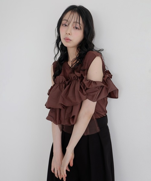 LIAN(リアン)の「マルチウェイフリルデザイントップス(Tシャツ/カットソー・レディース・オフホワイト/ブラウン/ブラック・FREE)」の15枚目の写真