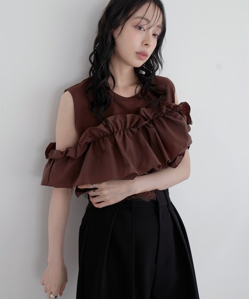 LIAN(リアン)の「マルチウェイフリルデザイントップス(Tシャツ/カットソー・レディース・オフホワイト/ブラウン/ブラック・FREE)」の17枚目の写真