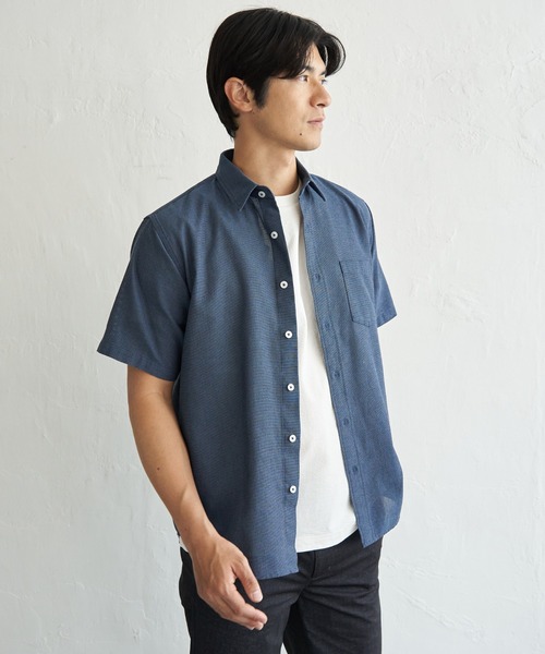 ikka(イッカ)の「冷感パナマレギュラーカラー半袖シャツ(シャツ/ブラウス・メンズ・マスタード/ネイビー/ベージュ/オフホワイト/ブルー/オリーブ・M/L/XL/S)」の1枚目の写真