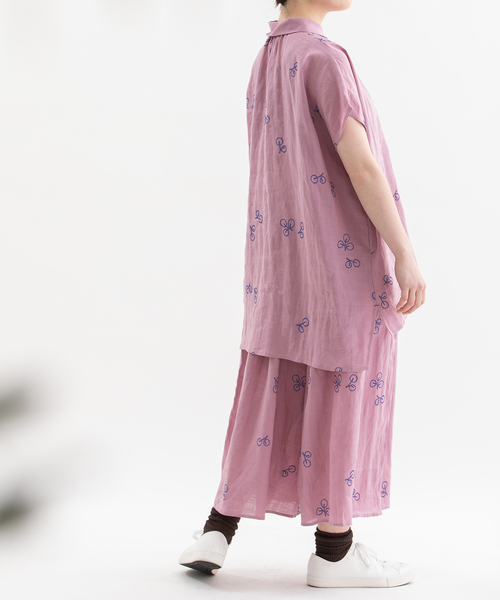 nop de nod(ノップドゥノッド)の「ラミーユーカリ刺繍フレンチスリーブシャツ(シャツ/ブラウス・レディース・ダークブラウン/ピンク/ネイビー・3)」の12枚目の写真