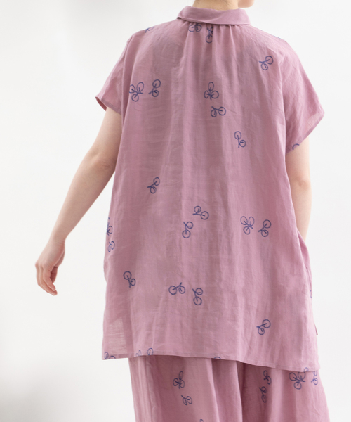nop de nod(ノップドゥノッド)の「ラミーユーカリ刺繍フレンチスリーブシャツ(シャツ/ブラウス・レディース・ダークブラウン/ピンク/ネイビー・3)」の16枚目の写真