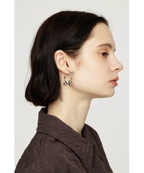 SLY（スライ）の「BALLED HOOP P/EARRING ボールドフープピアス（ピアス（両耳用）・レディース・シルバー/ゴールド・FREE）」の8枚目の写真
