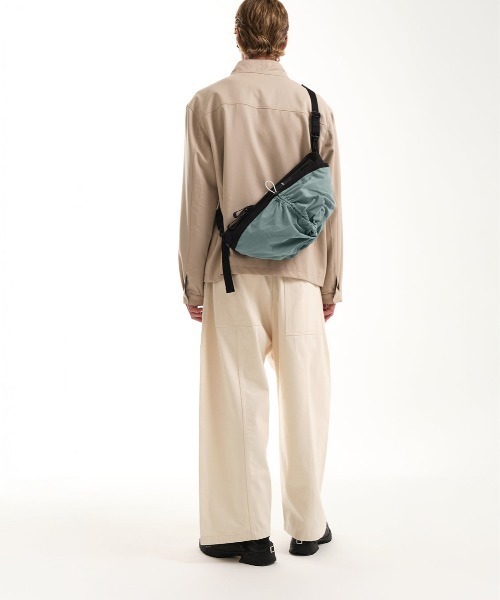 Cote&Ciel（コートエシエル）の「【cote&ciel/コートエシエル】 Orne Smooth Sage Green（ショルダーバッグ・メンズ・セージグリーン・FREE）」の12枚目の写真
