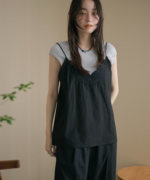 LAULEN(ローレン)の「flower cutwork cotton camisole / フラワーカットワークコットンキャミソール(キャミソール・レディース・ホワイト/ブラック・FREE)」の10枚目の写真