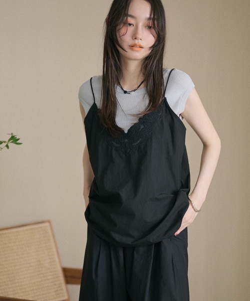 LAULEN(ローレン)の「flower cutwork cotton camisole / フラワーカットワークコットンキャミソール(キャミソール・レディース・ホワイト/ブラック・FREE)」の4枚目の写真