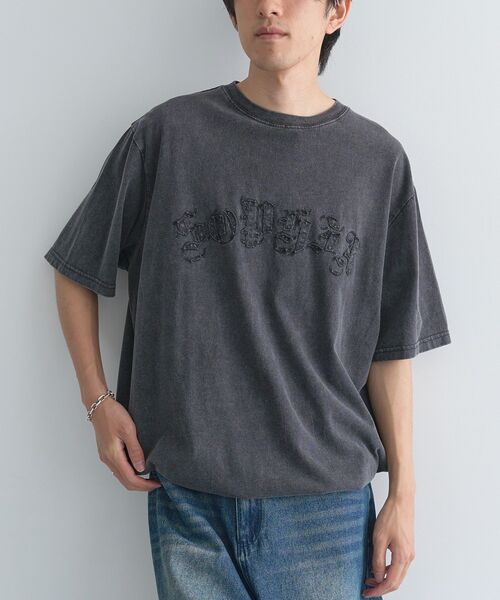 CRAFT STANDARD BOUTIQUE(クラフトスタンダードブティック)の「ロゴパッチピグメントT(Tシャツ/カットソー・メンズ・ネイビー/グレイッシュベージュ/ブラック・L/M)」の1枚目の写真