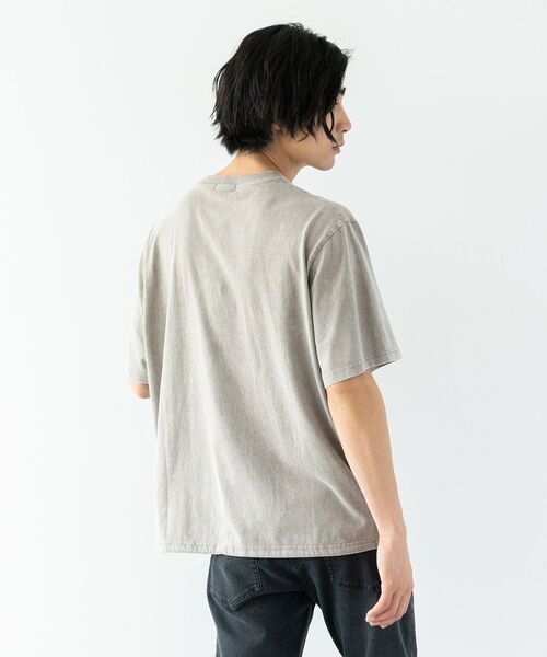 CRAFT STANDARD BOUTIQUE(クラフトスタンダードブティック)の「ロゴパッチピグメントT(Tシャツ/カットソー・メンズ・ネイビー/グレイッシュベージュ/ブラック・L/M)」の6枚目の写真