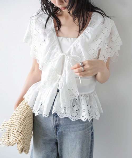 AMELY(エミリー)の「フロントリボン スカラップ レースブラウス(シャツ/ブラウス・レディース・イエロー/ホワイト/ブラック・フリー)」の2枚目の写真