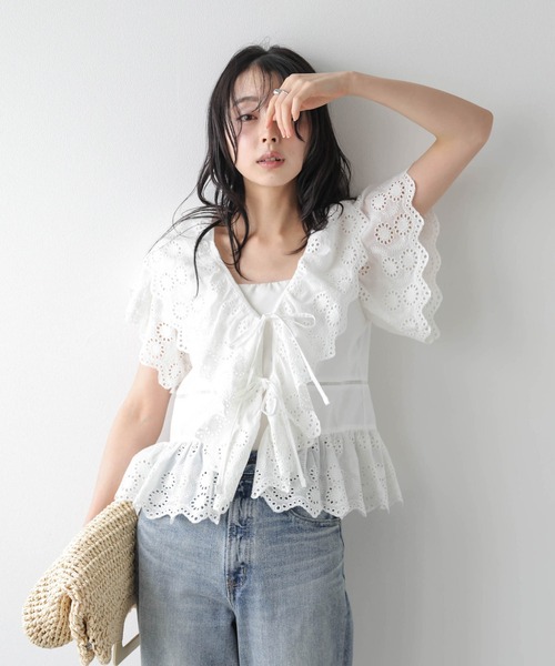 AMELY(エミリー)の「フロントリボン スカラップ レースブラウス(シャツ/ブラウス・レディース・イエロー/ホワイト/ブラック・フリー)」の11枚目の写真