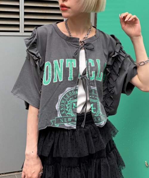w closet(ダブルクローゼット)の「【4色展開】前リボンカレッジTee(Tシャツ/カットソー・レディース・ネイビー/イエロー/ブラック/アイボリー・FREE)」の2枚目の写真