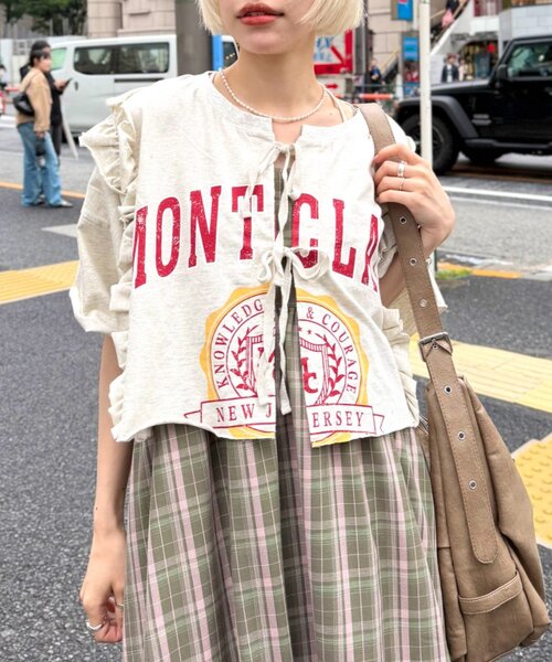 w closet(ダブルクローゼット)の「【4色展開】前リボンカレッジTee(Tシャツ/カットソー・レディース・ネイビー/イエロー/ブラック/アイボリー・FREE)」の5枚目の写真