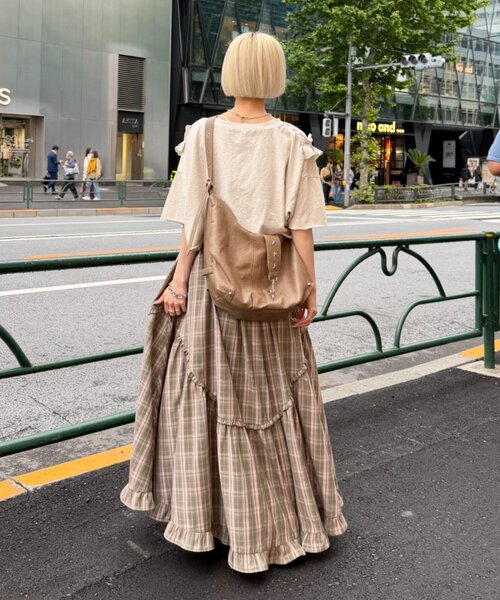 w closet(ダブルクローゼット)の「【4色展開】前リボンカレッジTee(Tシャツ/カットソー・レディース・ネイビー/イエロー/ブラック/アイボリー・FREE)」の10枚目の写真
