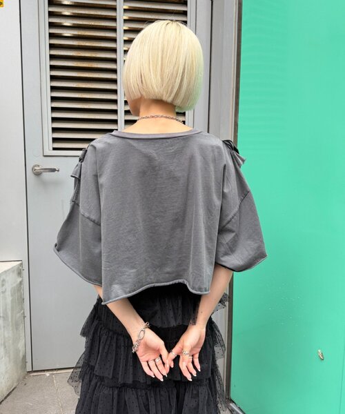 w closet(ダブルクローゼット)の「【4色展開】前リボンカレッジTee(Tシャツ/カットソー・レディース・ネイビー/イエロー/ブラック/アイボリー・FREE)」の14枚目の写真