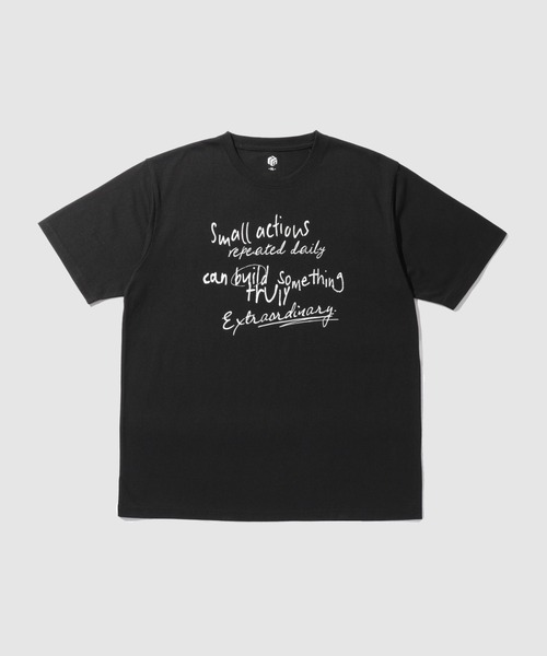 Mac-House(マックハウス)の「【T-GRAPHICS / ティーグラフィックス】フロントロゴプリント半袖Tシャツ(Tシャツ/カットソー・メンズ・カーキ/ブラック/ネイビー/グレー/ホワイト・S/XL/M/L)」の2枚目の写真