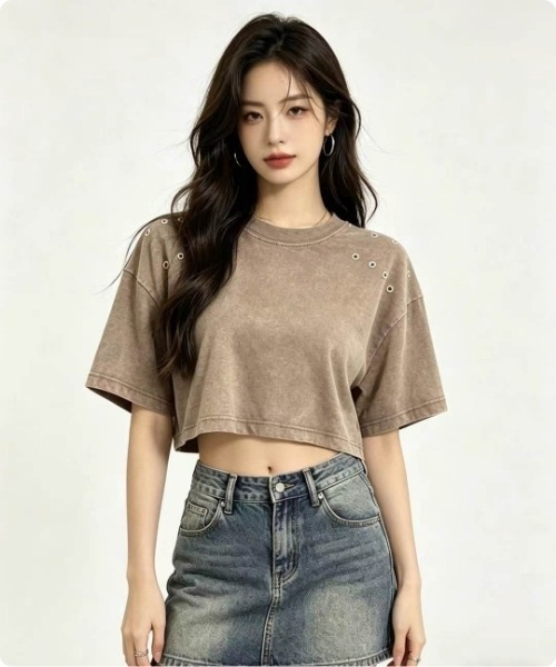 I.O.E(アイオイ)の「【韓国トレンド】アイレットデザイン クロップドトップス(Tシャツ/カットソー・レディース・ブラウン/ブラック/ピンク/グレー/ベージュ/パープル・FREE)」の4枚目の写真