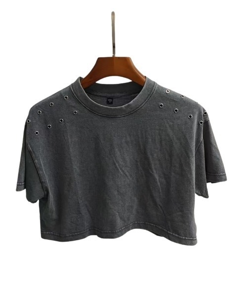 I.O.E(アイオイ)の「【韓国トレンド】アイレットデザイン クロップドトップス(Tシャツ/カットソー・レディース・ブラウン/ブラック/ピンク/グレー/ベージュ/パープル・FREE)」の8枚目の写真