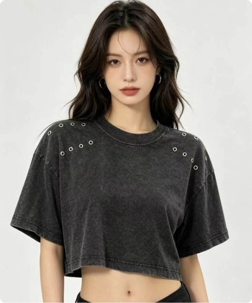 I.O.E(アイオイ)の「【韓国トレンド】アイレットデザイン クロップドトップス(Tシャツ/カットソー・レディース・ブラウン/ブラック/ピンク/グレー/ベージュ/パープル・FREE)」の17枚目の写真