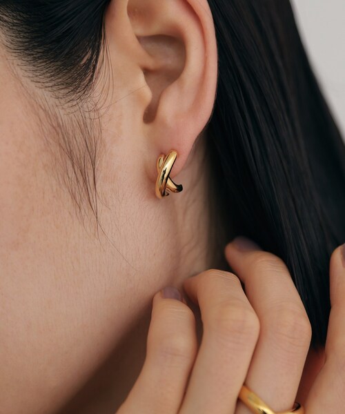 COCOSHNIK ONKITSCH(ココシュニックオンキッチュ)の「シルバー アシンメドームクロスピアス GP(ピアス(両耳用)・レディース・ゴールド・00)」の9枚目の写真