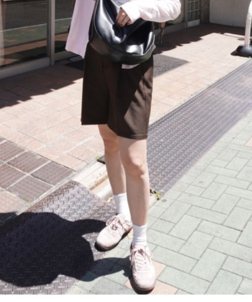 Human 2nd Occasion（ヒューマンセカンドオケージョン）の「ツイルタックハーフパンツ（その他パンツ・レディース・ブラウン・M）」の4枚目の写真