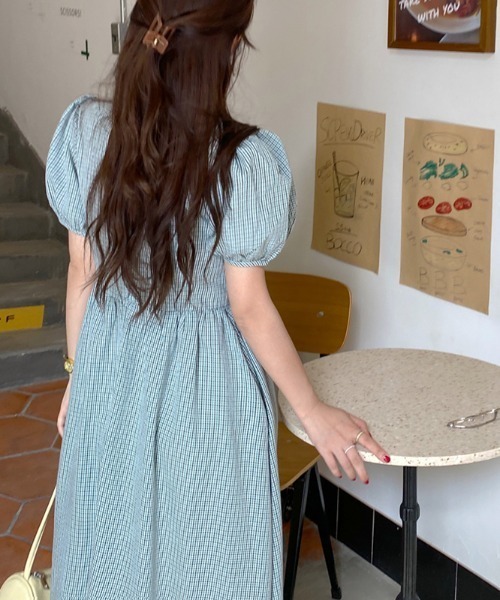 AMAJI(アマジ)の「チェック柄 ビッグカラー パフスリーブ ウエストマークワンピース(ワンピース・レディース・ベージュ/ブルー・FREE)」の5枚目の写真