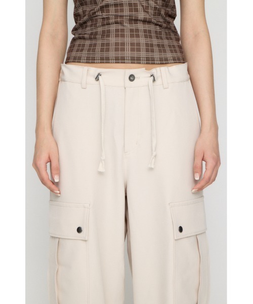 LAGUA GEM(ラグアジェム)の「LOOSEY POCKET CARGO パンツ(カーゴパンツ・レディース・アイボリー/ブラック・X-SMALL/SMALL/MEDIUM)」の4枚目の写真