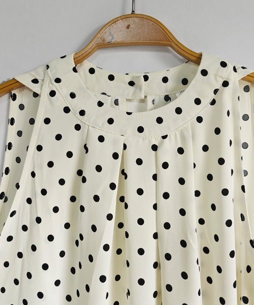 ONEP STAR(ワンピスター)の「ドット柄ノースリーブAラインワンピース(ワンピース・レディース・ブラック/ベージュ・MEDIUM/LARGE/X-LARGE)」の6枚目の写真