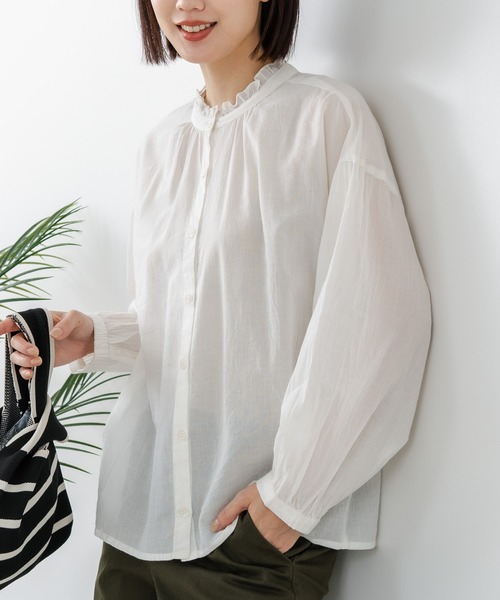 fort point(フォーポイント)の「【C-FORT POINT/フォートポイント】【綿100% 首元のさりげないフリルが上品】綿ボイルフリルカラー 長袖ブラウス 立ち襟 スタンドカラー 上品 ナチュラル 透け感 重ね着 レイヤード(シャツ/ブラウス・レディース・ホワイト/ブラック/ブラウン/カーキ/ダークブルー・MEDIUM)」の1枚目の写真
